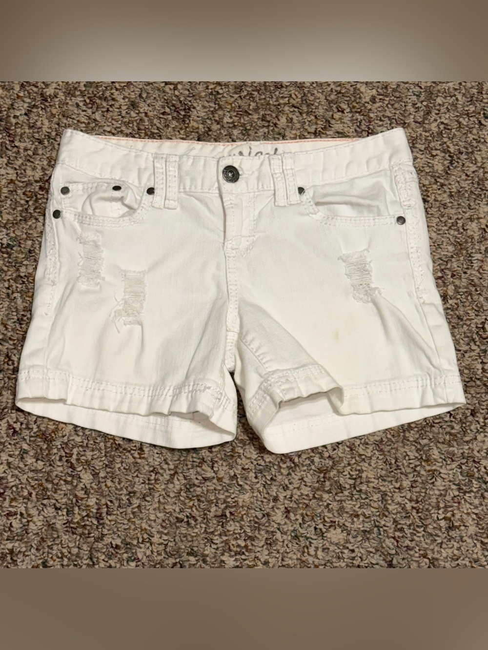 Women's‎ juniors size 3, 3/4 Maurices White Distressed Denim Shorts